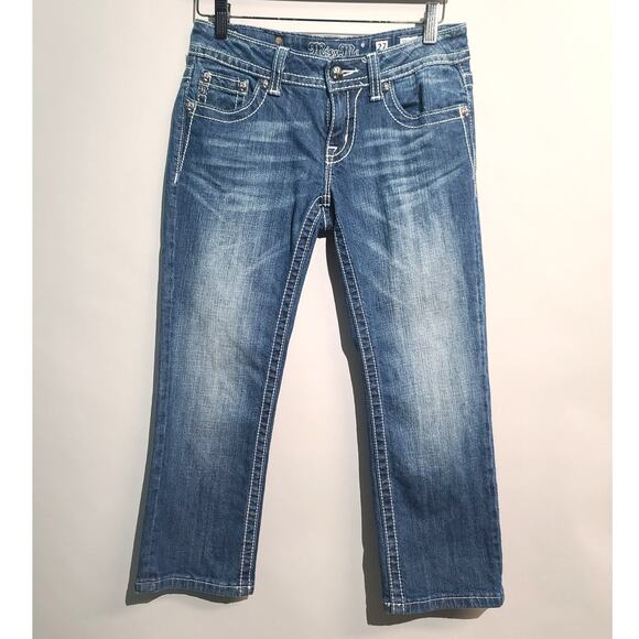 Miss Me Fleur de Lis Embellished Signature Capri Jeans - Picture 2 of 5